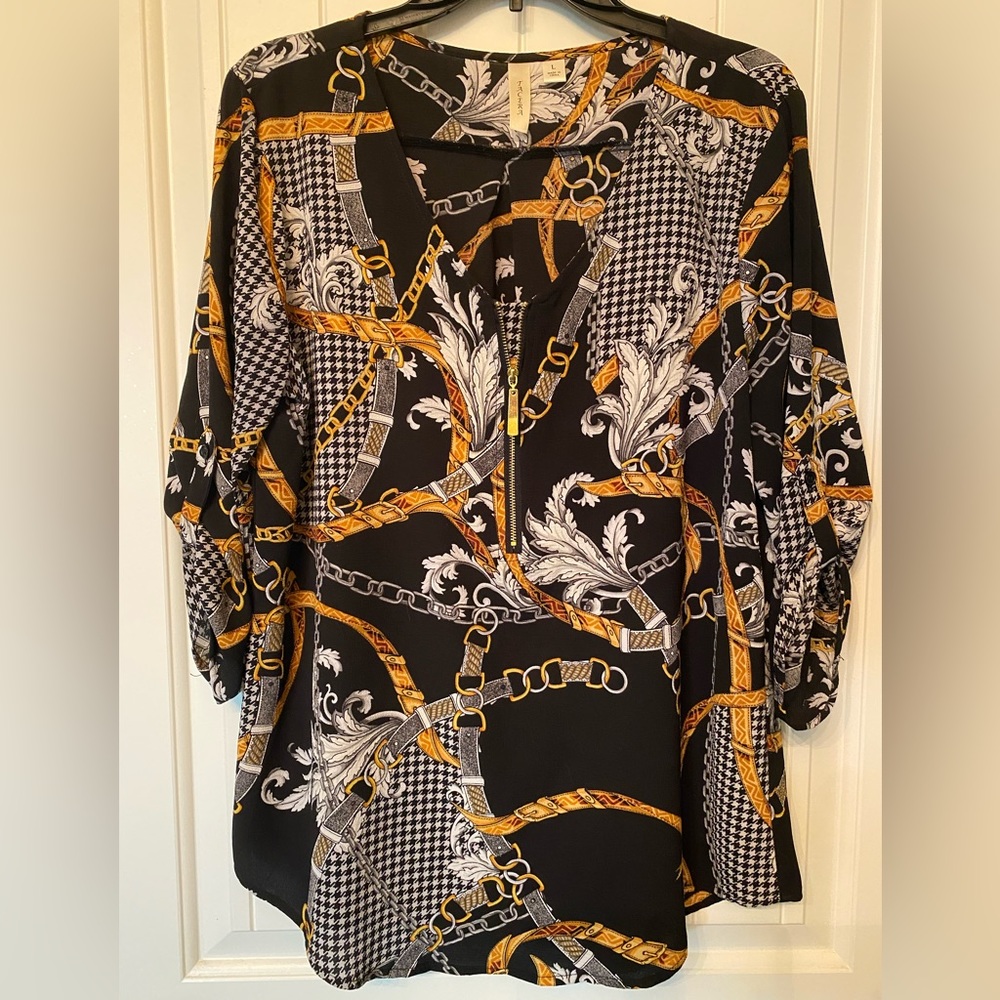 Tacera pullover zipper crepe blouse. EUC.